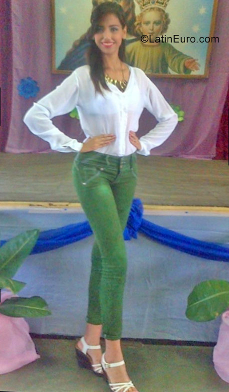 Date this nice looking Venezuela girl Yerbelis from Ciudad Guayana VE887