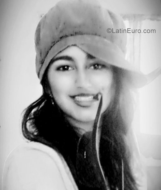 Date this happy Honduras girl Lauren from Maria Trinidad HN2352