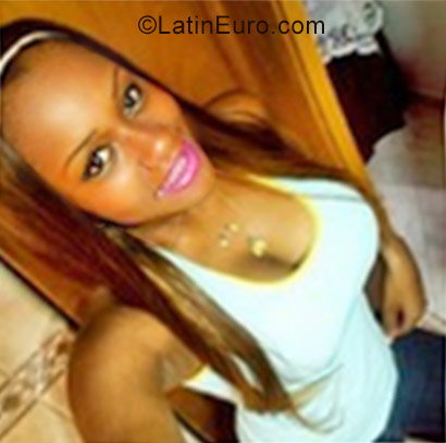 Date this exotic Colombia girl Daniela from Cali CO22297