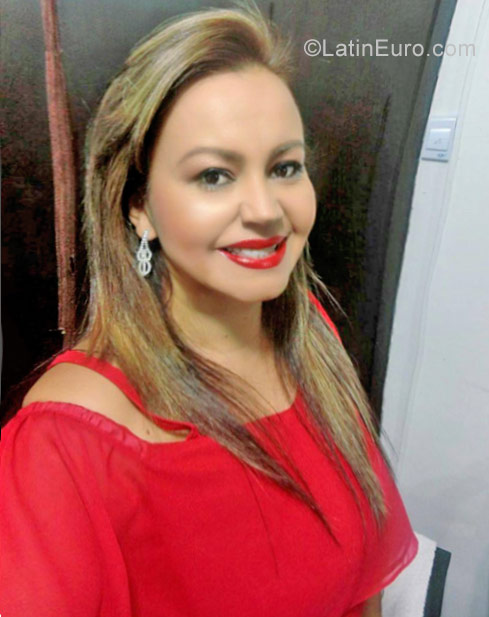 Date this happy Colombia girl Amanda from Socorro CO22298