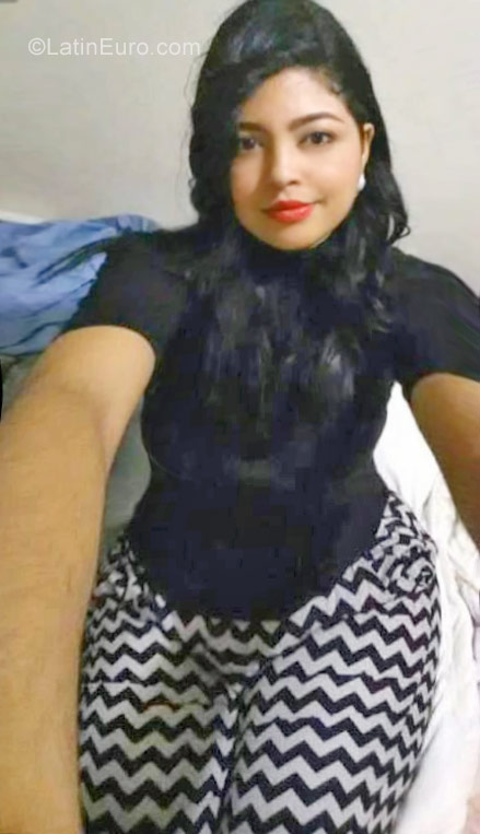 Date this fun Dominican Republic girl Paloma from Santo Domingo DO38702