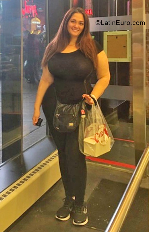 Date this passionate Colombia girl Claudia from Medellín ES392