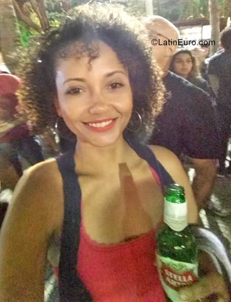 Date this charming Brazil girl Vanessa from Rio de Janeiro BR10274
