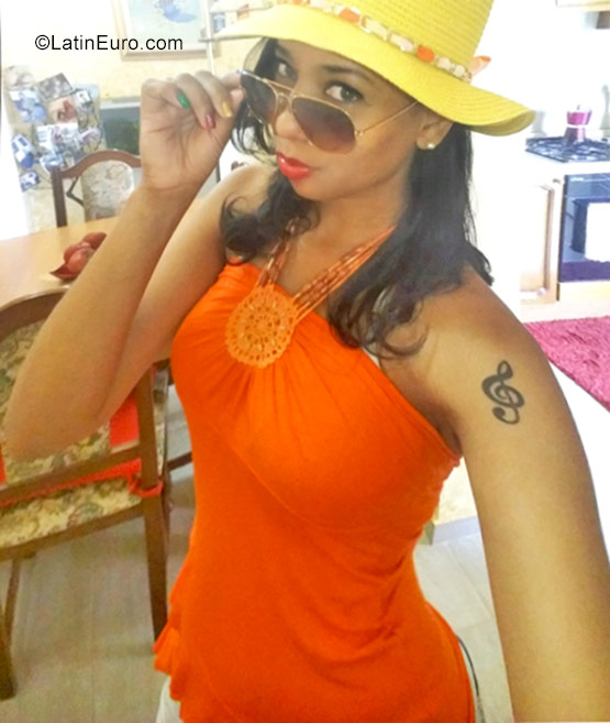 Date this young Italy girl Perola from Turin IT291