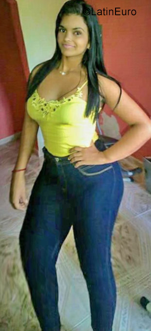 Date this voluptuous Venezuela girl Marian from Maturin VE3873