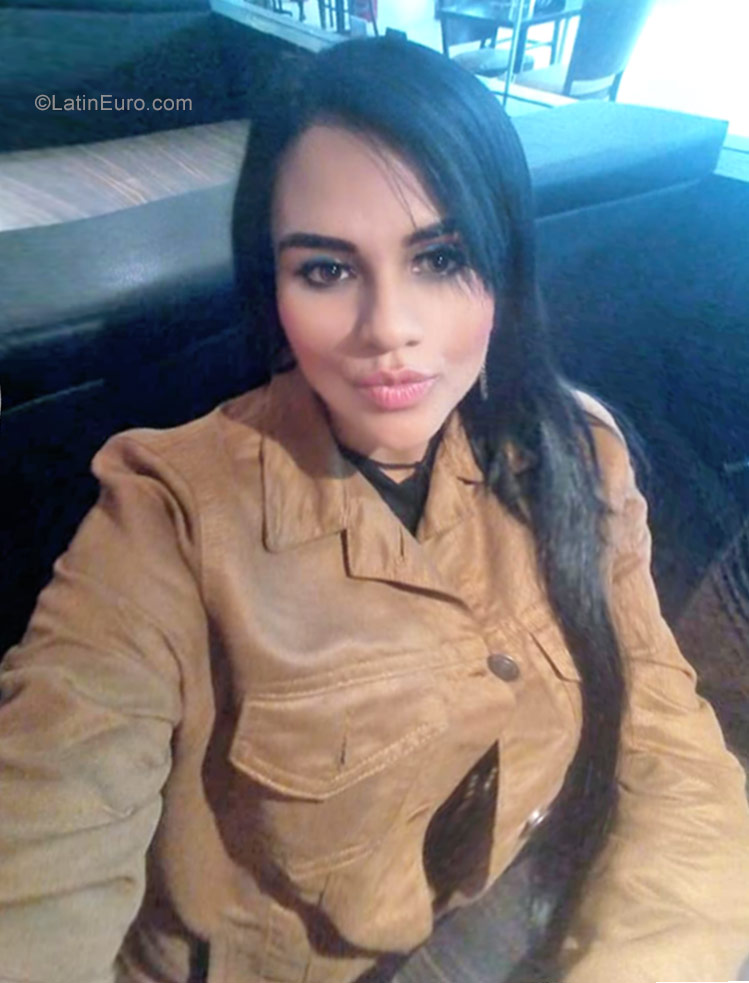 Date this voluptuous Colombia girl Nancy from Medellin CO22343