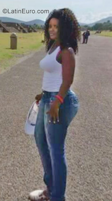 Date this pretty Colombia girl Rubi from Cali CO22346