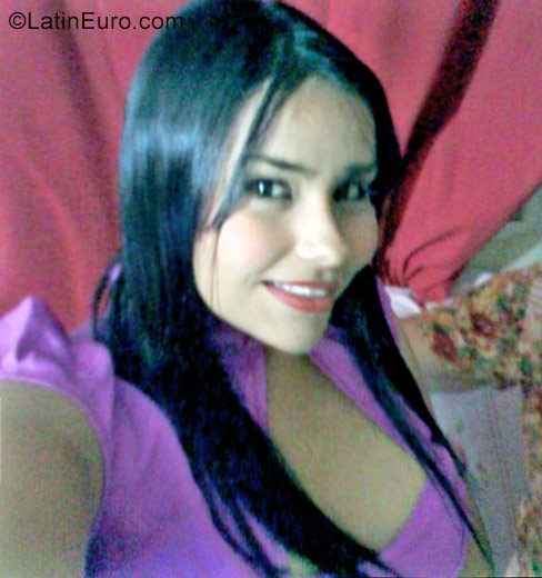 Date this sultry Venezuela girl Karol from Maracaibo VE955
