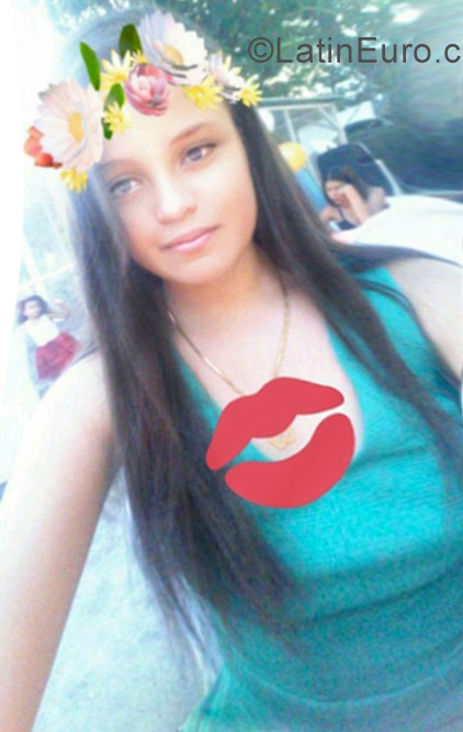 Date this tall Dominican Republic girl KAROLINA from Azua DO30354