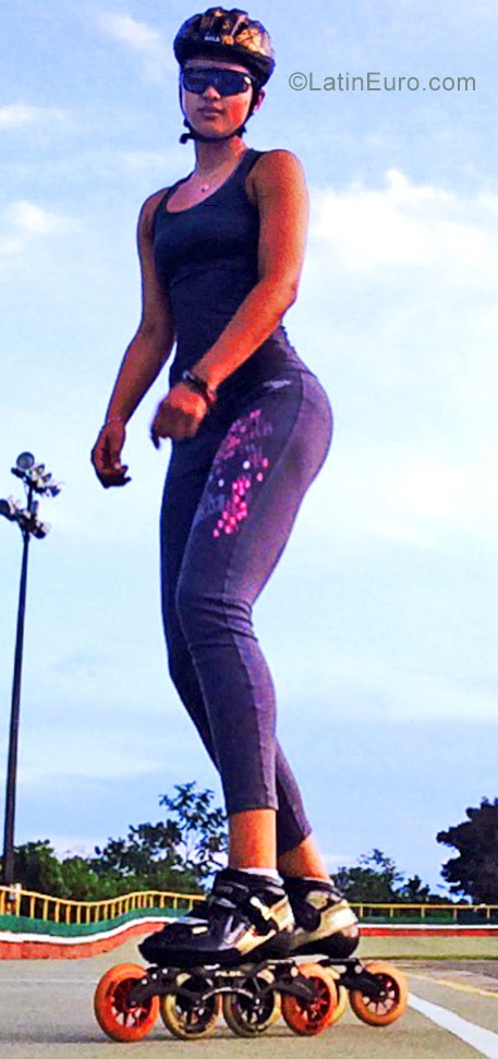 Date this nice looking Colombia girl Stephany from Medellin CO22372