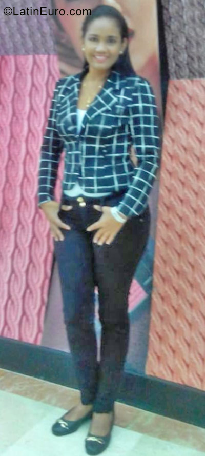 Date this voluptuous Colombia girl Elisa from Barranquilla CO22373