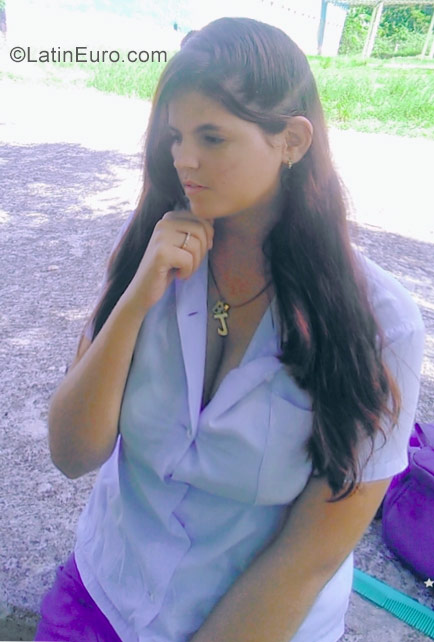 Date this delightful Cuba girl Baby from La Habana CU112