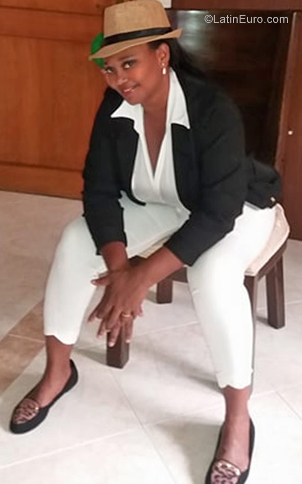 Date this foxy Colombia girl Yazmin from Medellin CO22412