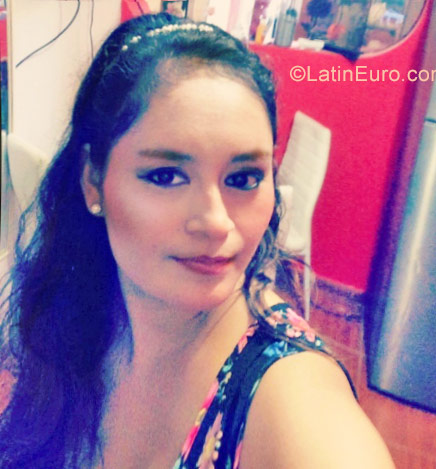Date this athletic Peru girl Yohana from Chimbote PE1133