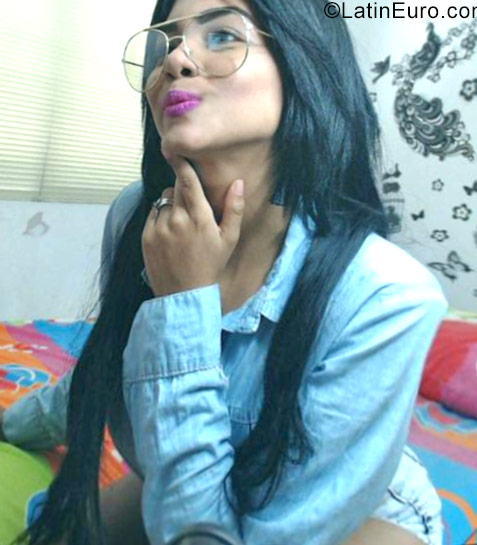 Date this lovely Colombia girl Alison from Bucaramanga CO22436