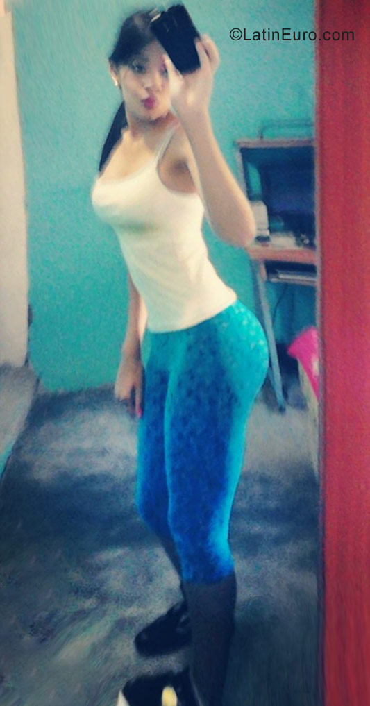 Date this beautiful Venezuela girl Zahany from Caracas VE992