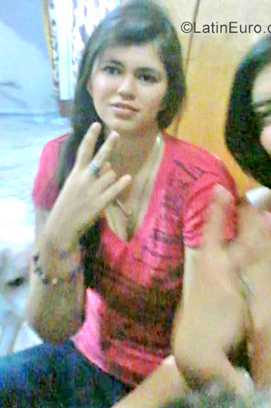 Date this nice looking Colombia girl Andrea from Medellin CO22475