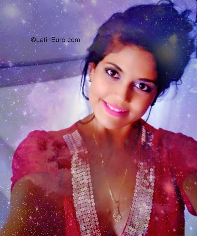 Date this beautiful Cuba girl Adlen from Camaguey CU125