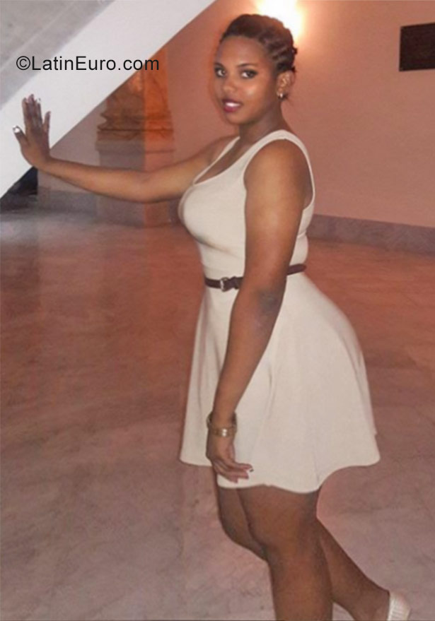 Date this stunning Cuba girl Daniela from Havana CU126