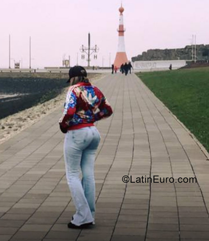 Date this hard body Germany girl Camila from Bremen DE441