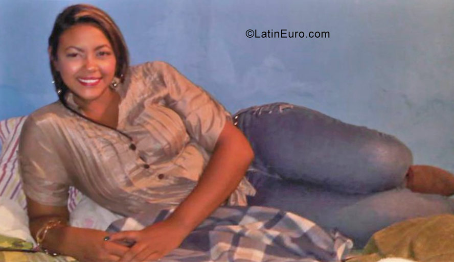 Date this sultry Venezuela girl Yera from Maturin VE1007