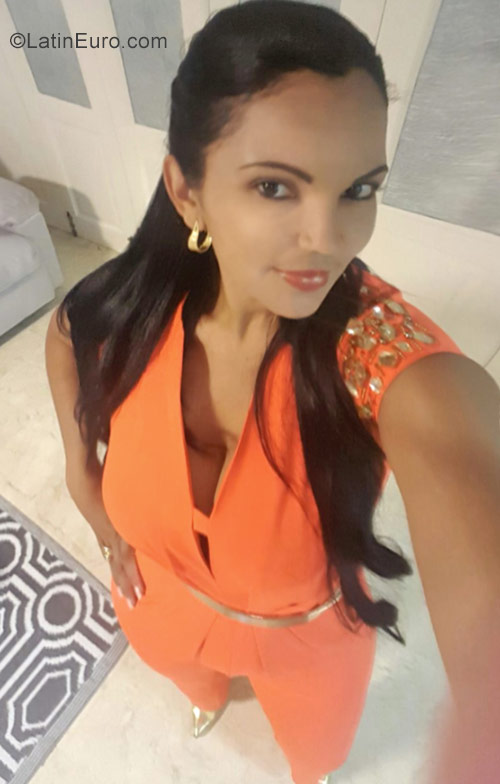 Date this cute Dominican Republic girl Yocelen from Higuey DO30490