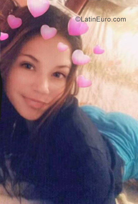 Date this georgeous Venezuela girl Alexandra from Caracas VE1021