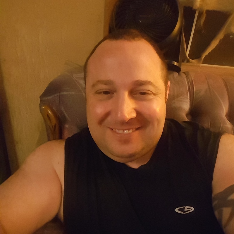 Date this athletic United States man Tom from Chicago US18754