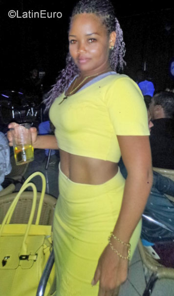 Date this gorgeous Cuba girl Lisandra from Ciego De Avila CU136