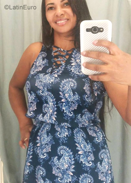 Date this fun Brazil girl Cassia from Vitoria BR10329