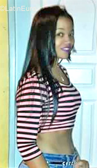 Date this sensual Dominican Republic girl Evanely from Mao DO30541