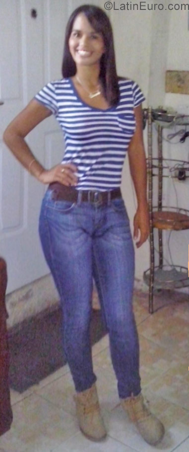 Date this good-looking Venezuela girl Angelin from Caracas VE1043