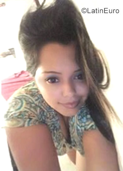 Date this georgeous Venezuela girl Yubi from Caracas VE1045