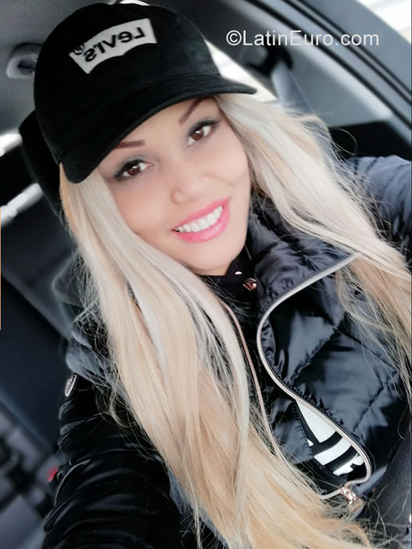 Date this charming Italy girl Dayana from Varese IT297