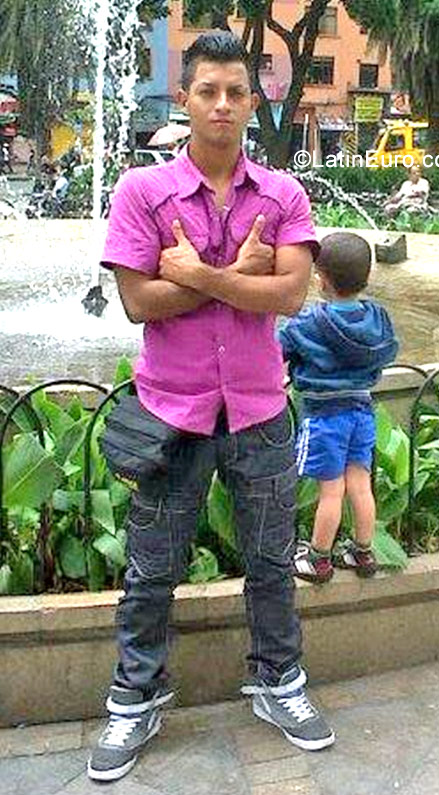 Date this stunning Colombia man Juan from Medellin CO22638