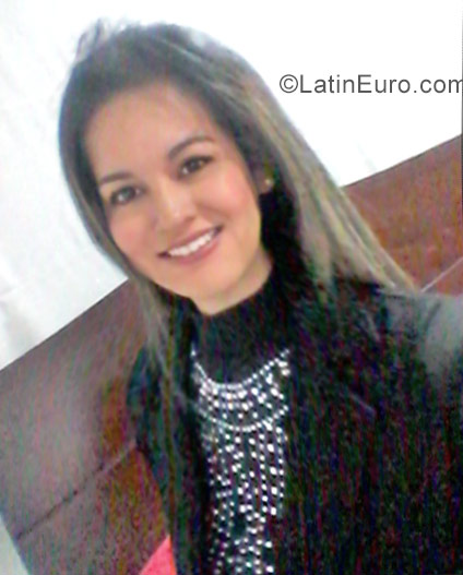 Date this lovely Colombia girl Tatiana from Bogota CO22641