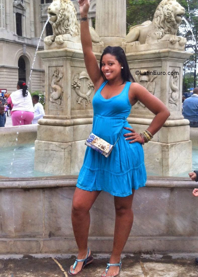 Date this foxy Cuba girl Doris from Havana CU147