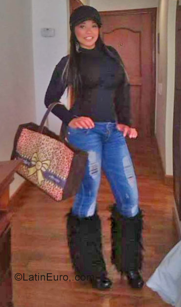 Date this athletic Colombia girl Yohana from Bogotá CO24312