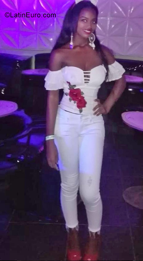 Date this pretty Colombia girl Dignia from Quibdo CO22665