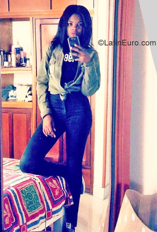 Date this voluptuous Colombia girl Yenny from Bogota CO22668
