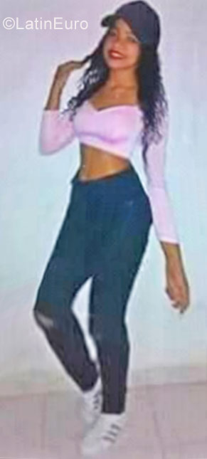 Date this attractive Colombia girl Val from valledupar CO22672