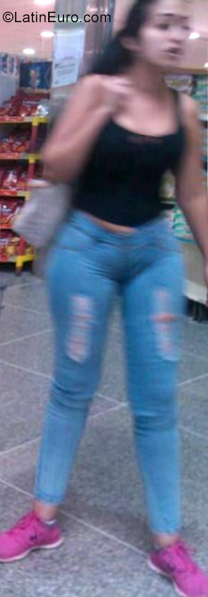 Date this sensual Venezuela girl Idres from caracas VE1061