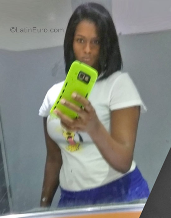 Date this fun Dominican Republic girl Yaenilis from Santo Domingo DO37593
