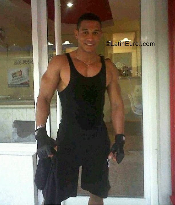 Date this delightful Dominican Republic man Erick from Santo Domingo DO30671