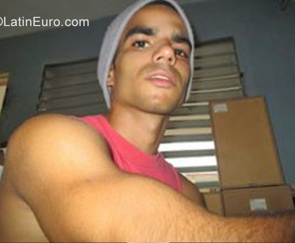 Date this sensual Cuba man Alexander from Cuba CU155