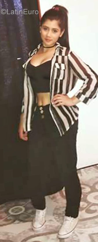 Date this lovely Colombia girl Maria from Manizales CO22723