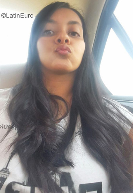 Date this good-looking Morocco girl Kenza from Casablanca MA32