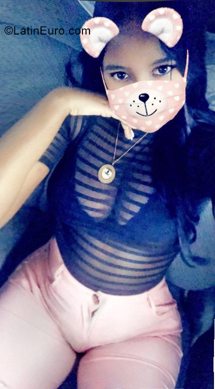 Date this voluptuous Dominican Republic girl Jennifer from Santo Domingo DO30753