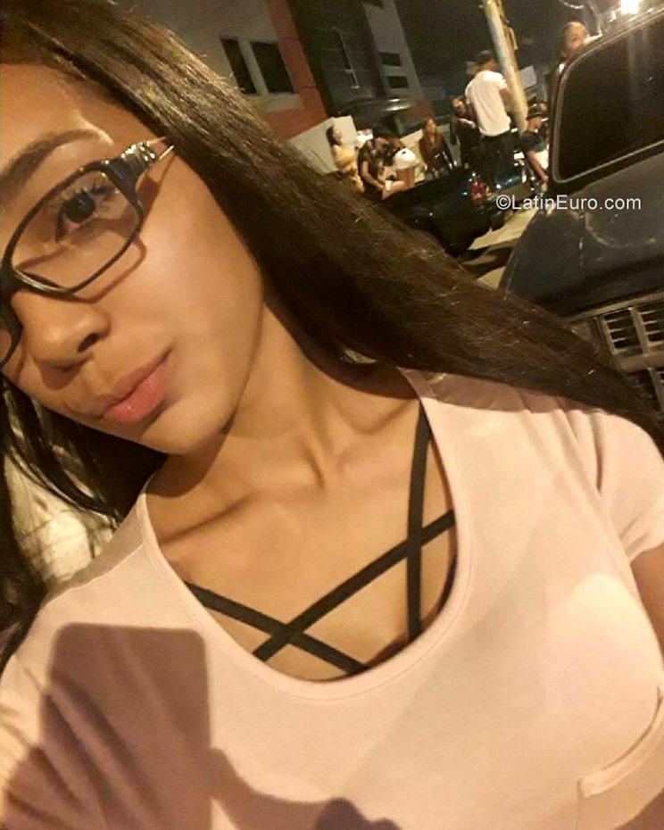 Date this passionate Venezuela girl Ana sofia from Tachira VE1108