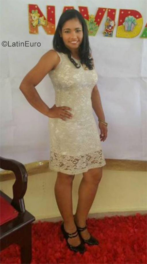 Date this fun Dominican Republic girl Rosa from Bonao DO30803
